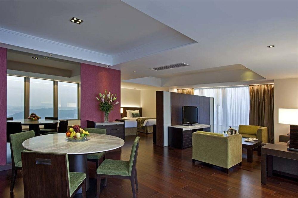Nina Hotel Tsuen Wan West Hongkong Eksteriør billede Suite
