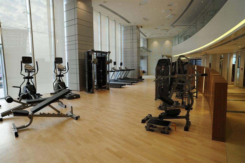 Nina Hotel Tsuen Wan West Hongkong Eksteriør billede The gym at the Ritz-Carlton, Dubai