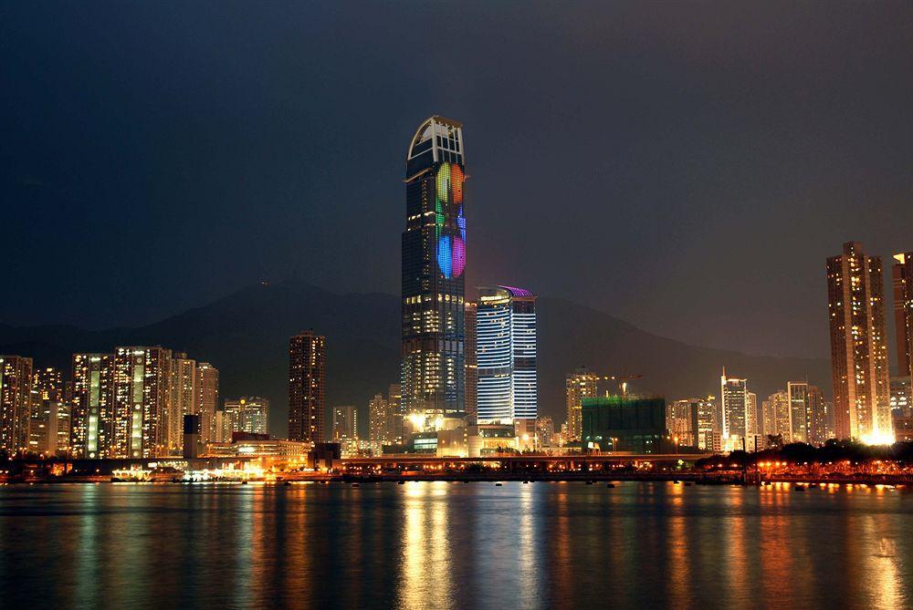 Nina Hotel Tsuen Wan West Hongkong Eksteriør billede View of the International Finance Centre at night