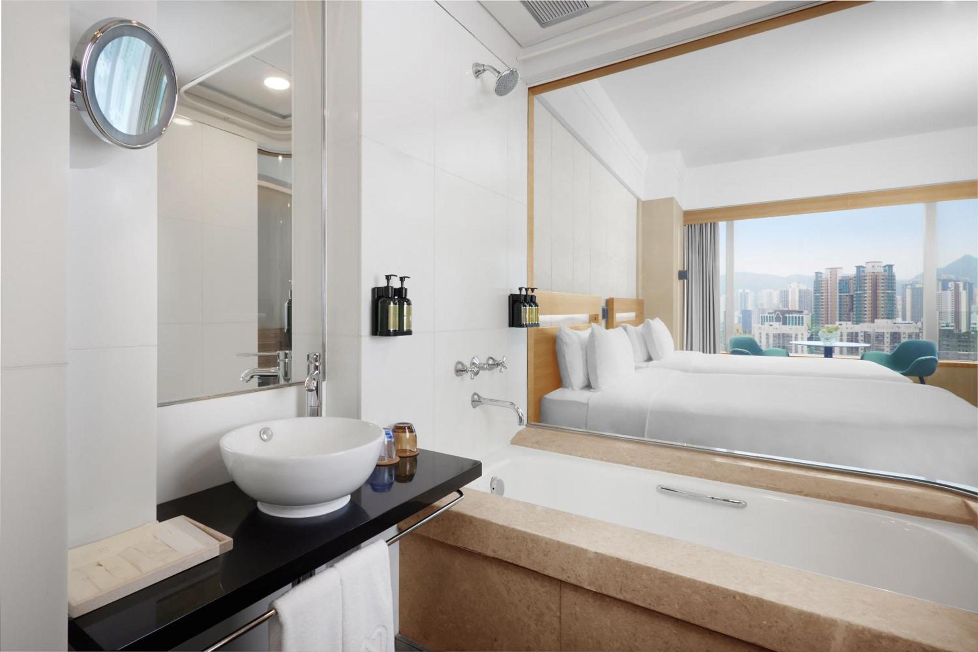 Nina Hotel Tsuen Wan West Hongkong Eksteriør billede Deluxe Room with Harbour View