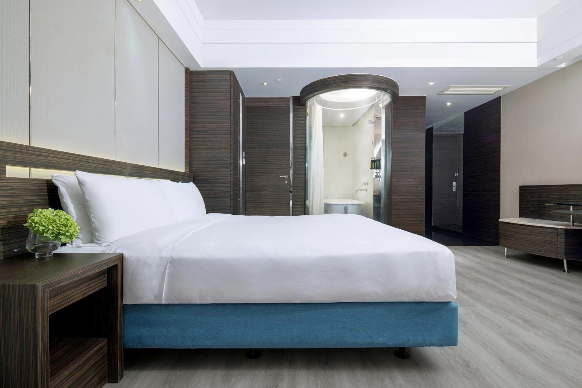 Nina Hotel Tsuen Wan West Hongkong Eksteriør billede Deluxe Room